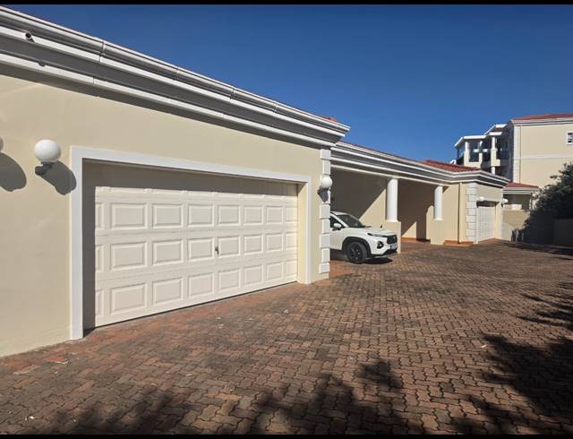3 BEDROOM APARTMENT FOR SALE IN LA LUCIA